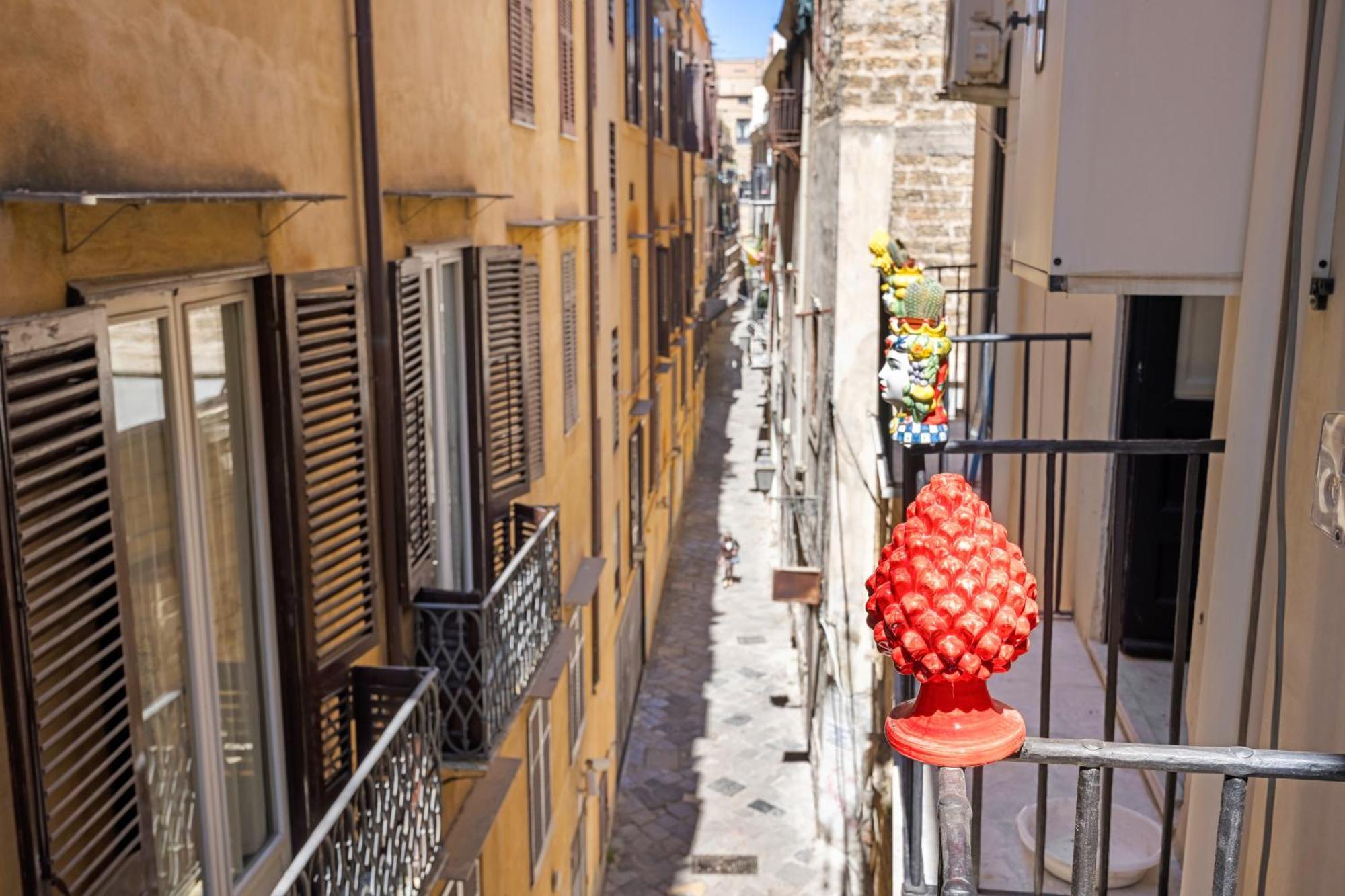 Agata E Rosalia 2 Bedroom Flat At The Quattro Canti Palermo Esterno foto